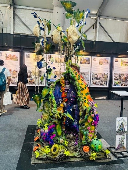 Students receiving the silver medal for PARALLAXIUM 